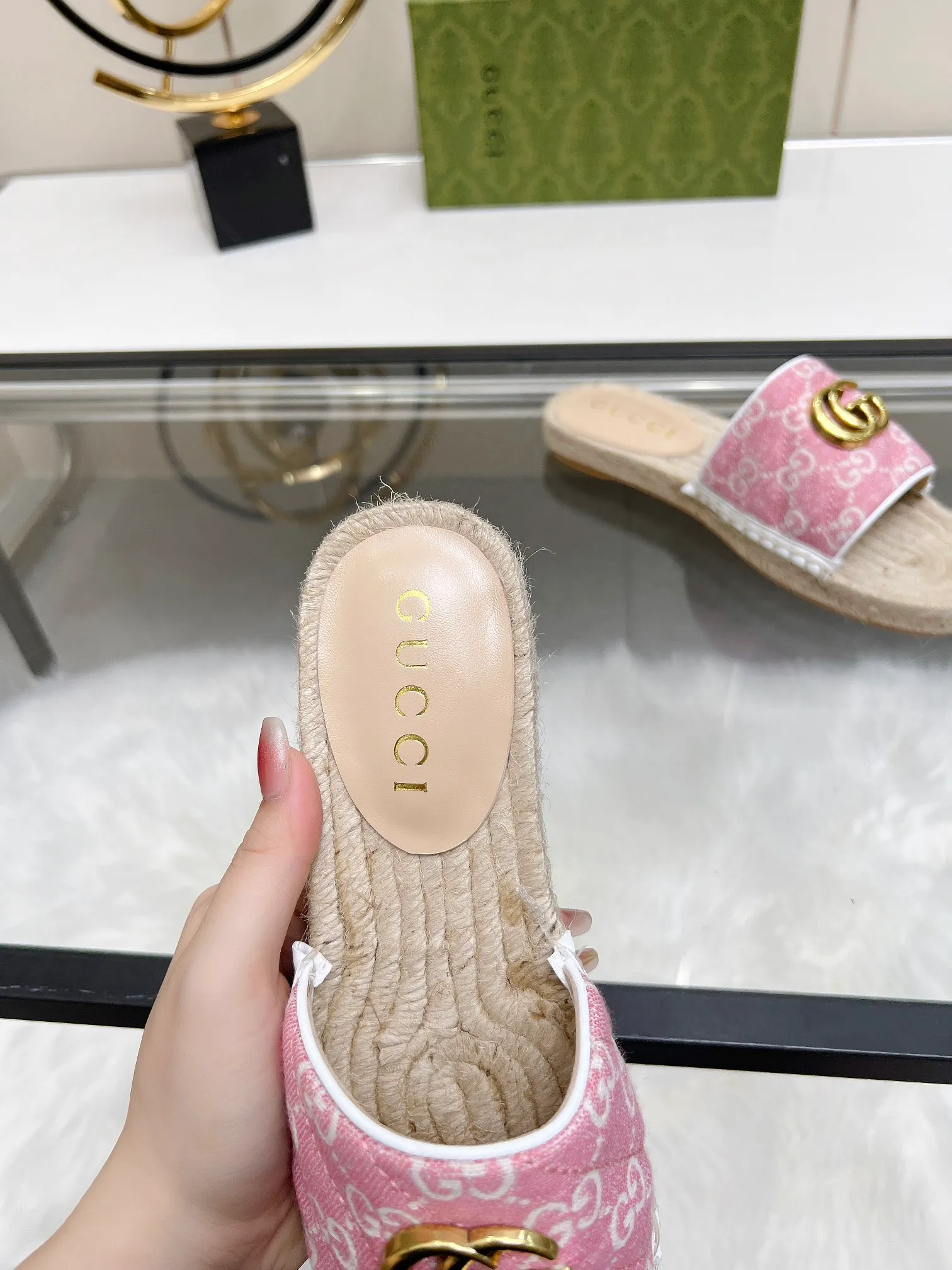 👟👟Ex-factory price 320👟👟 Gucci slippers fisherman shoes new color Injection molded one-piece straw bottom, high-end quality Fabric: Double G imported fabric Lining: sheepskin lining Code number: 35~42 Fabric styles include apricot, floral, pink, black, blue, burgundy, champagne, green, orange, cyan, starry sky, more than 30 colors to choose from, many colors to be updated in the future ,,,,,,,,